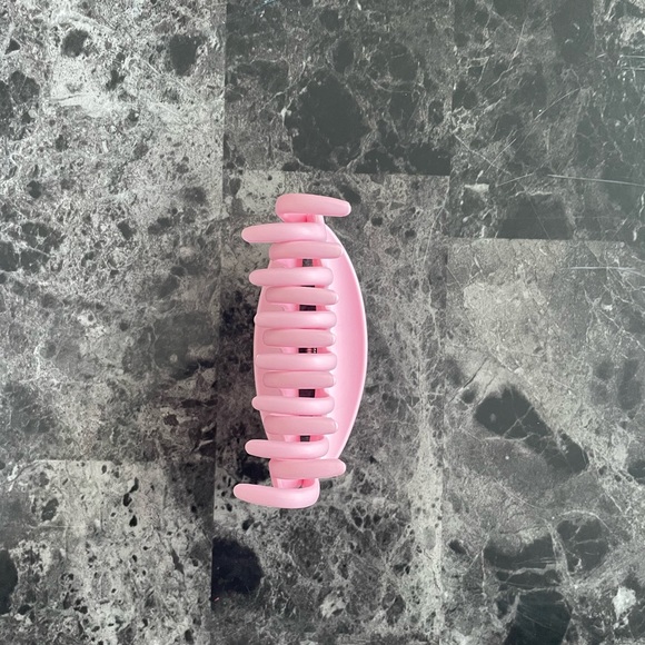 Pink hairclaw 🌸 - Picture 3 of 3